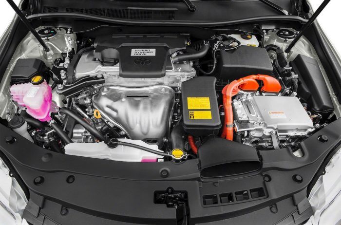 Toyota Camry Hybrid 700x462