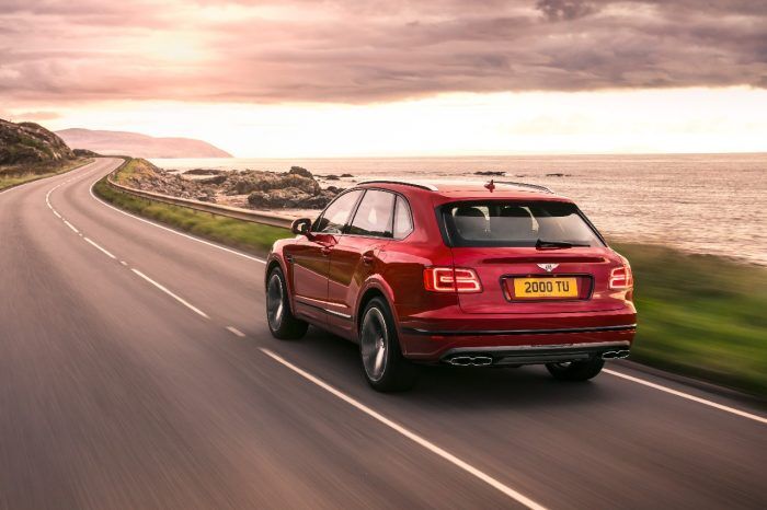 Bentley Bentayga V8 2 700x466