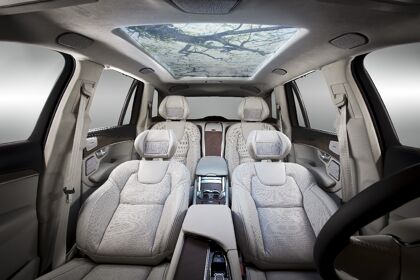 Una pantalla que ocupa todo el techo del coche, la última locura de Harman