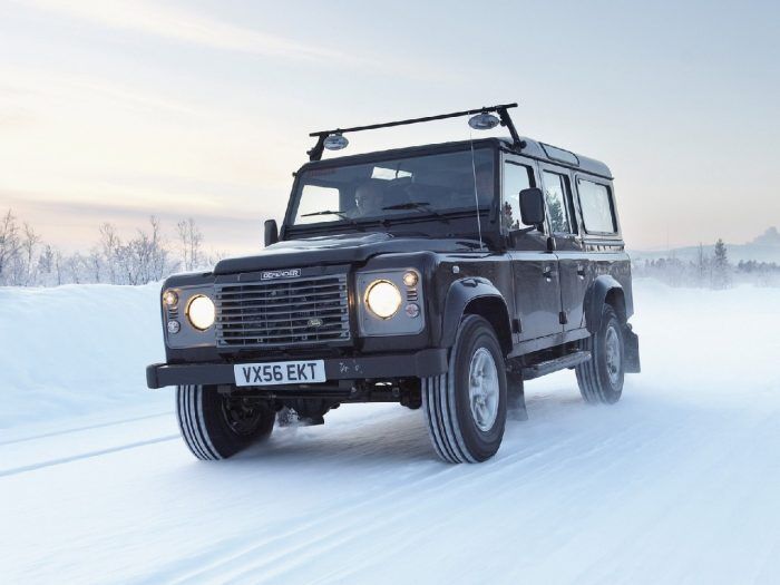 Land Rover Defender 110 Station Wagon 12 700x525