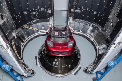 Las cosas de Elon Musk: su Tesla Roadster viajará al espacio