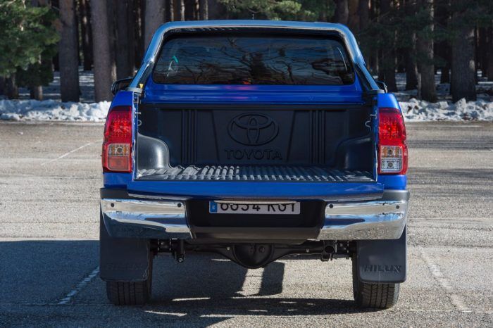 Toyota Hilux 2018 13 700x466