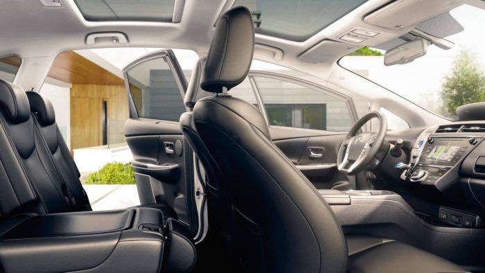 Toyota Prius 2018 Interior 2 700x394