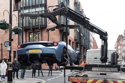 Cuando te pasas de listo y se llevan tu Ferrari en la grúa