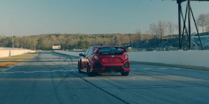 ¿Qué Honda Civic Type R es más rápido, el real o el virtual?
