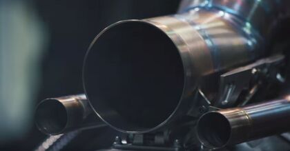 Así es como rugen los F1 de Mercedes y Ferrari de este año