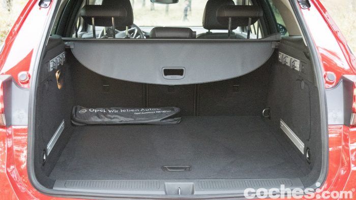 Opel Astra Sports Tourer Prueba 5 700x394