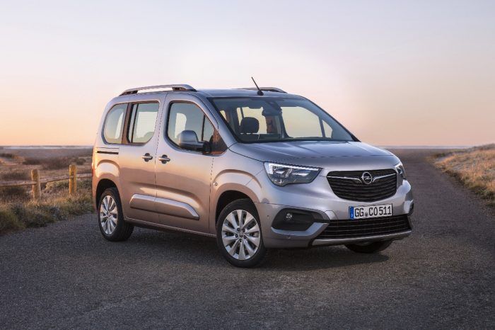 Opel Combo Life 2018 2 700x466