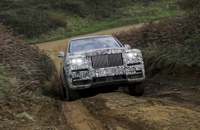 Rolls Royce Cullinan Camuflado 2 700x458
