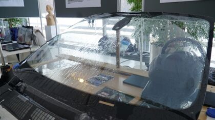 Dos niños diseñan para Ford un limpiaparabrisas que aprovecha la lluvia