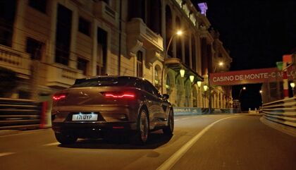 El Jaguar I-Pace se adentra en el Circuito de Mónaco en plena noche
