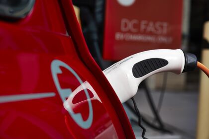 Dinamarca declara la guerra a los coches de combustión, los quiere prohibir en 2035