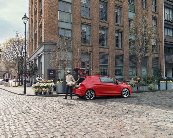 2018 FORD FIESTA VAN 05 700x559