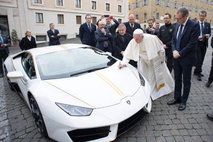 A subasta el Lamborghini Huracán del Papa Francisco