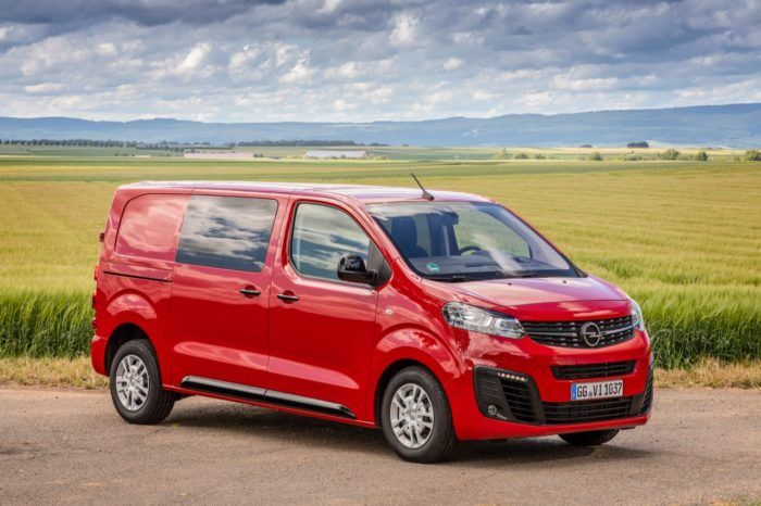 Opel Vivaro Combi 1 700x466