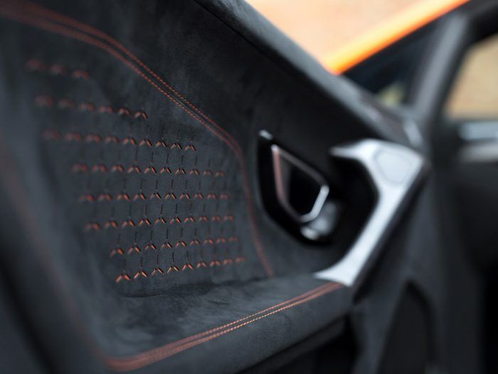 Lamborghini Huracan Performante Alcantara 700x525