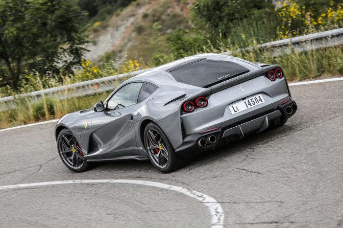 Ferrari 812 Superfast 32 700x466
