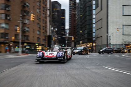 El Porsche 919 Hybrid se pasea por las calles de Nueva York