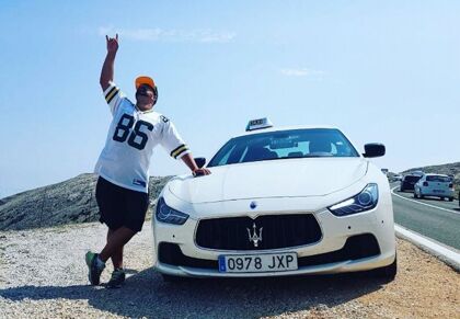 El taxista sevillano que te llevará en un Maserati