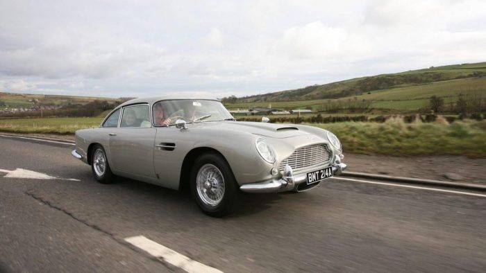 Aston Martin DB5 James Bond Goldeneye 1 700x394