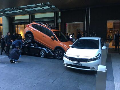 «Hala, aparcao»: Así de bien dejó este aparcacoches un Porsche 911