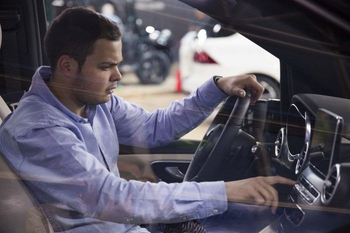 Interior Coche Comprador Concesionario 700x466