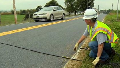 ¿Para qué sirven esos tubos negros que a veces encontramos en las carreteras?