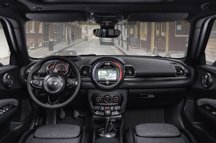 MINI Clubman Hide Park 2018 Interior 01 700x466
