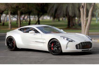 Un exclusivo (e impoluto) Aston Martin One-77 sale a subasta