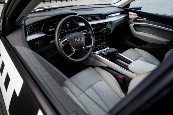 Audi E Tron Prototype Interior 7 700x466