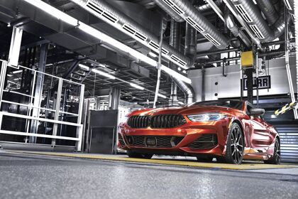 Los primeros BMW Serie 8 salen de la línea de producción