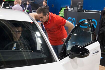 ¿Qué marcas apuestan por bajar (o subir) precios de sus coches en febrero?