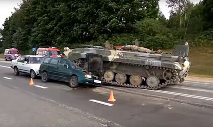 El día en que un tanque aplasta tu Volkswagen Polo (y sobrevives)