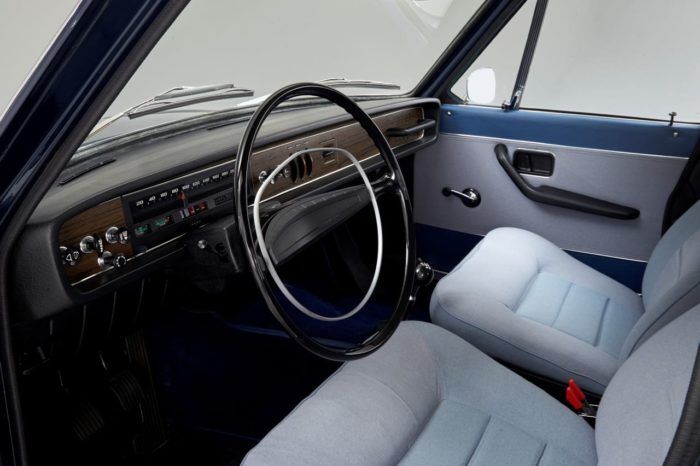 Volvo 164 1968 Interior 1 700x466