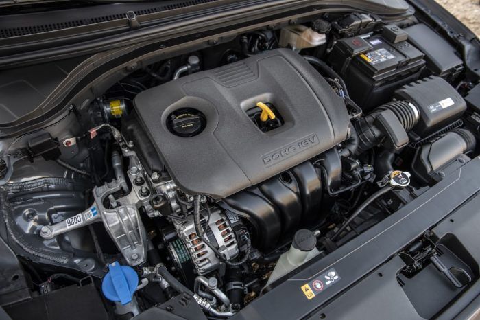 Hyundai Elantra 2019 23 700x466