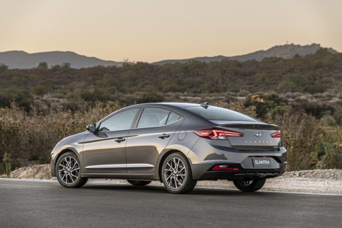 Hyundai Elantra 2019 35 700x466
