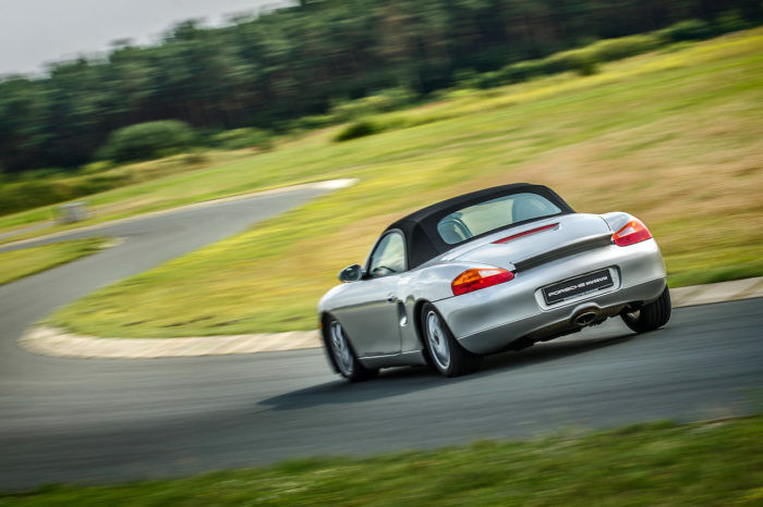 Porsche Boxster 700x466