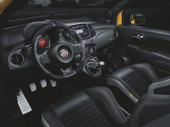 Abarth 595 2019 Interior 1 700x524