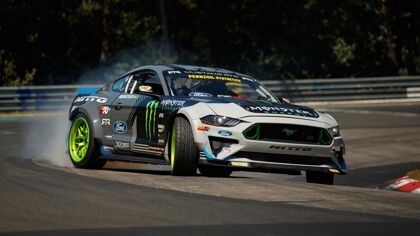 Así es una vuelta completa a Nürburgring derrapando (en un Ford Mustang de 900 CV)