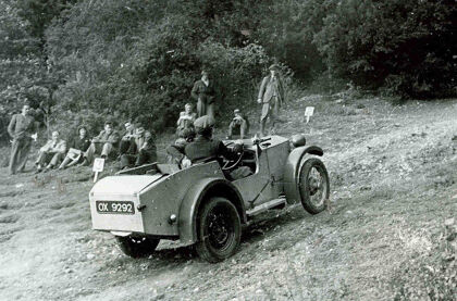 Lotus necesita tu ayuda, están buscando el primer coche que fabricaron