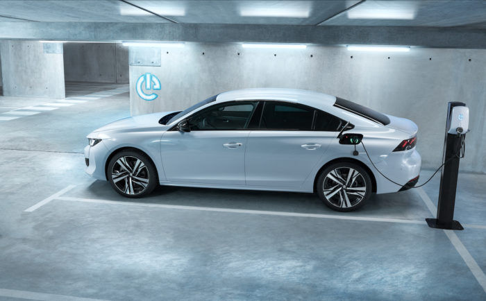 PEUGEOT 508PHEV 1809PB 001 700x434