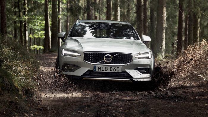 Volvo V60 Cross Country 2019 11 700x394