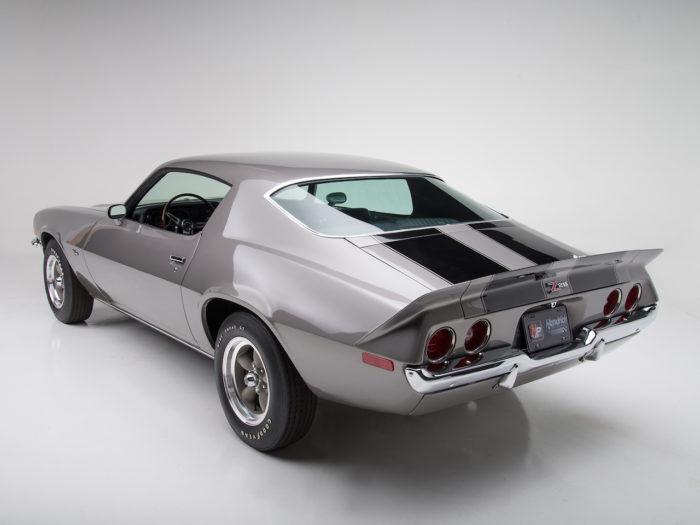 Chevrolet Camaro Z28 8 700x525