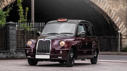 Kahn Design se atreve con el taxi de Londres y éste es el resultado
