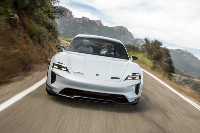 Porsche Mission E Cross Turismo 81 700x466