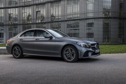Mercedes C 300: paso al híbrido ligero