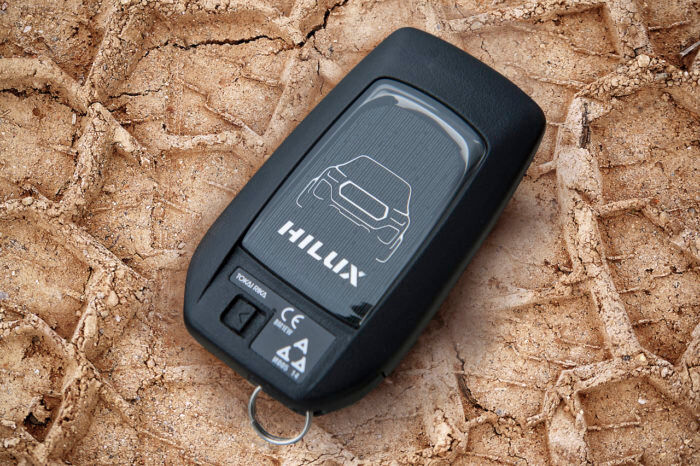 Toyota Hilux Legend Raider 55 700x466