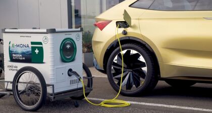 Skoda presenta E-Mona, el cargador portátil para coches eléctricos