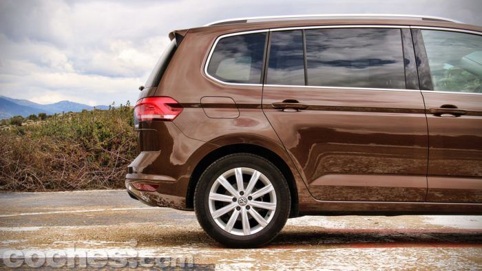 Volkswagen Touran 019 700x394