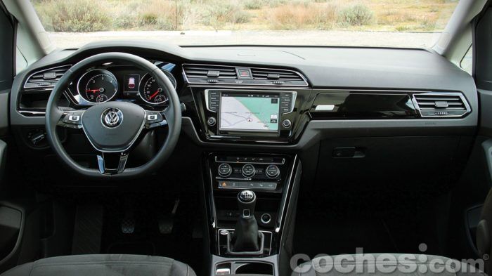 Volkswagen Touran 020 700x393